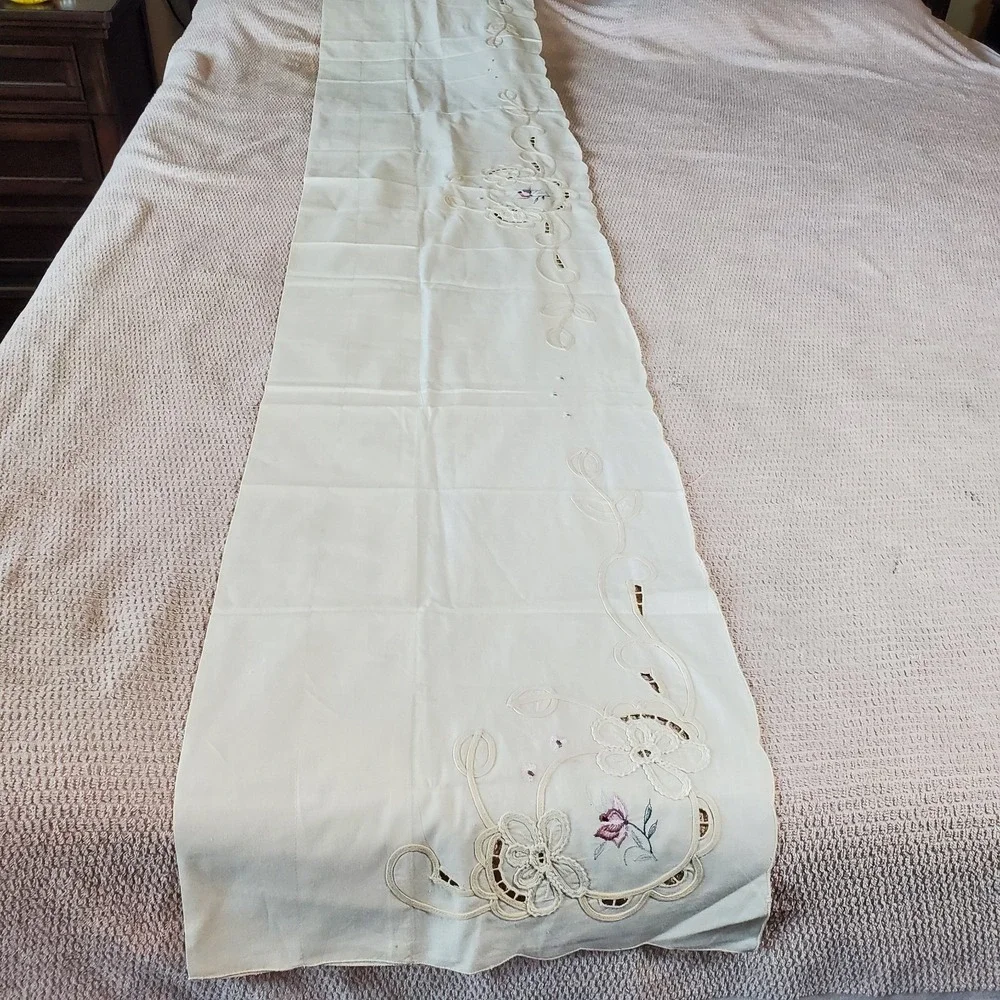 Embroidered floral valance curtain 14.5x 80 Beige w/Purple Embroided Flowers Vtg